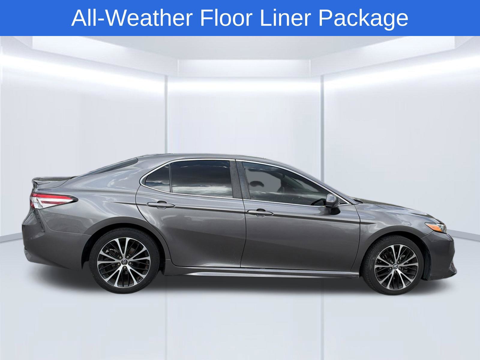 Used 2020 Toyota Camry SE FWD image 3