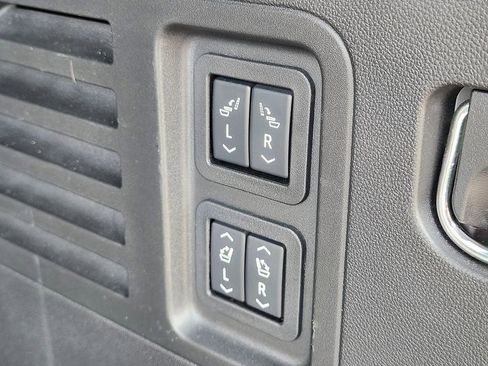 Used 2024 Chevrolet Traverse RS AWD/4WD image 33
