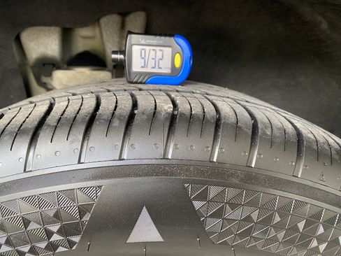 Certified 2023 Volkswagen ID.4 Pro AWD/4WD image 28