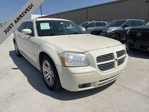 Used 2005 Dodge Magnum R/T w/ Convenience Group II image 3