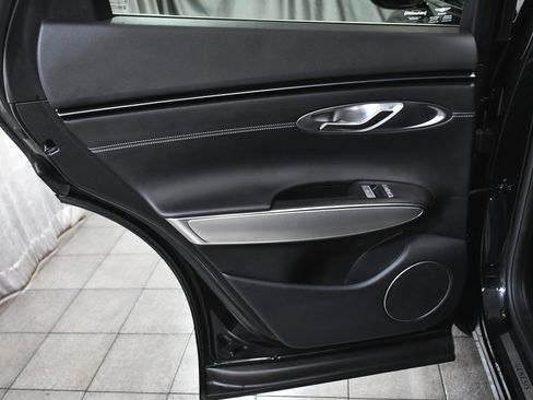 Used 2025 Genesis GV70 2.5T w/ Select Package image 11