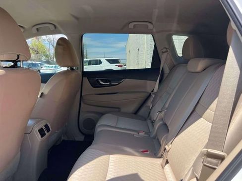 Used 2017 Nissan Rogue SV w/ SV Premium Package image 10