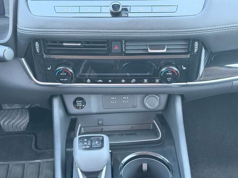 Used 2026 Nissan Rogue SL AWD/4WD image 19