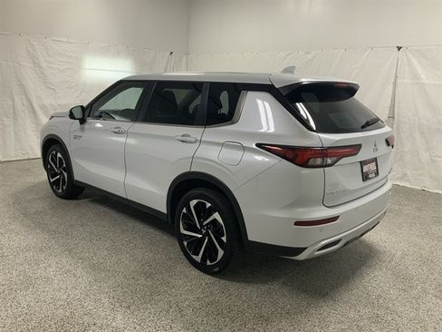 Used 2025 Mitsubishi Outlander 4WD Plug-In Hybrid image 7