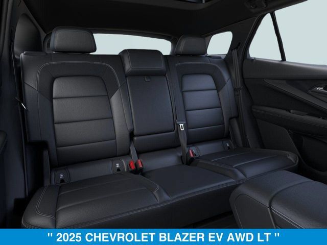 New 2025 Chevrolet Blazer EV LT AWD/4WD image 17