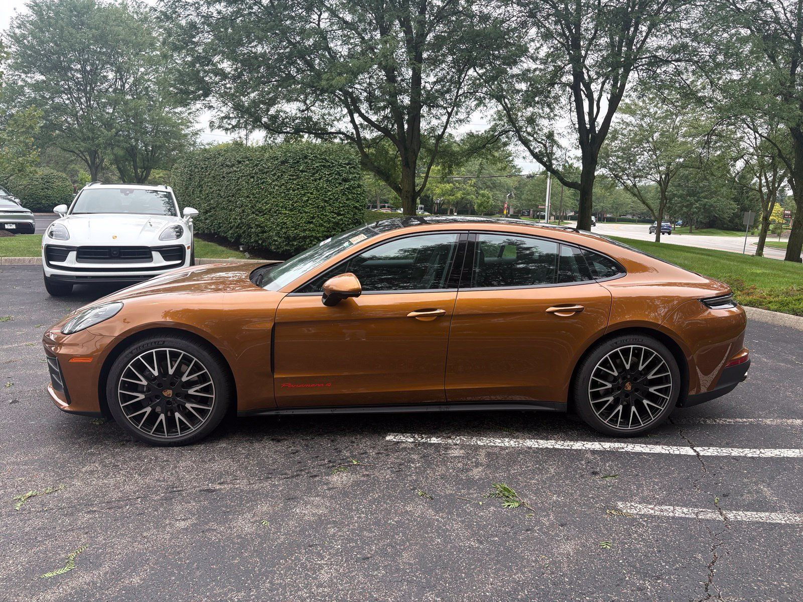 Used 2025 Porsche Panamera 4 w/ Premium Package AWD/4WD image 2