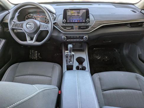 Used 2025 Nissan Altima 2.5 SV FWD image 24