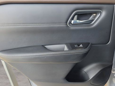 Certified 2023 Nissan Rogue Platinum w/ Platinum Premium Package FWD image 32