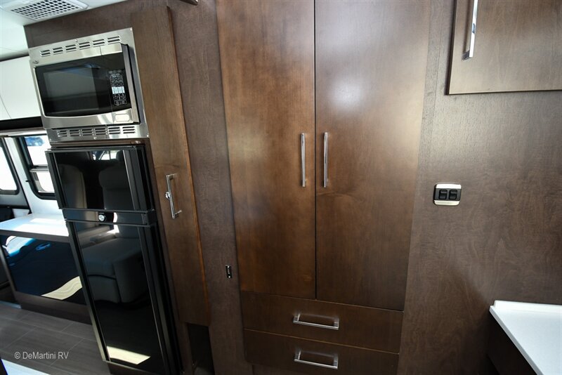 Used 2019 Mercedes-Benz Sprinter 170 image 12