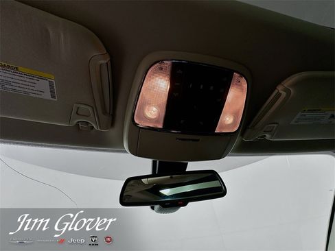 Used 2018 Chrysler 300 Limited image 37