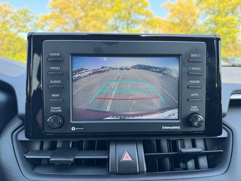 Used 2021 Toyota RAV4 LE AWD/4WD image 30
