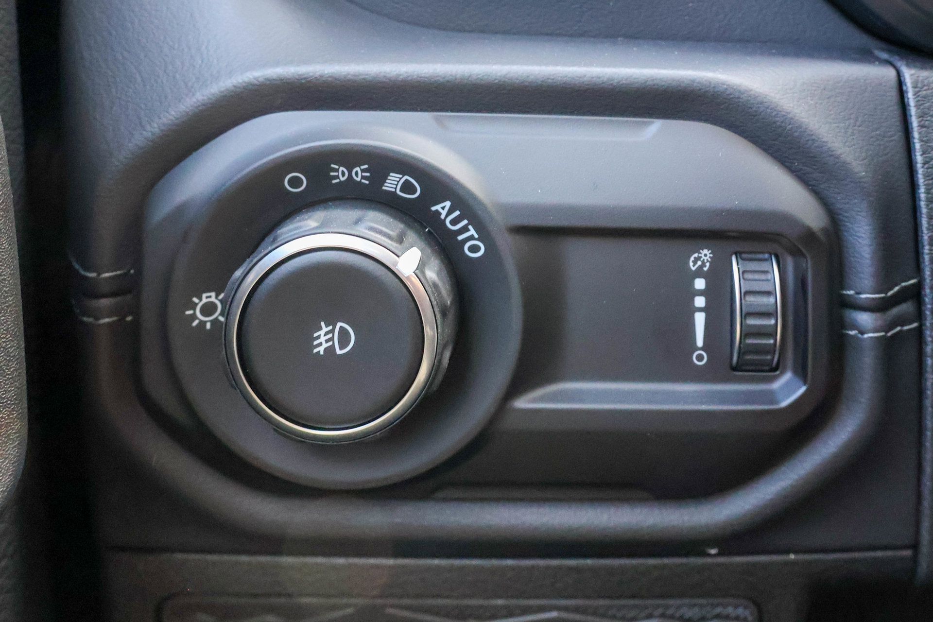 New 2026 Jeep Wrangler Unlimited Sahara AWD/4WD image 32
