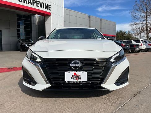 Used 2025 Nissan Altima 2.5 SV image 4