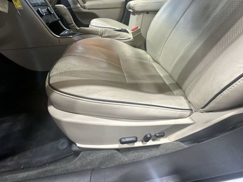 Used 2012 Lincoln MKZ FWD image 18