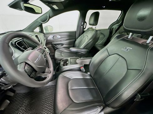 Used 2022 Chrysler Pacifica Touring-L w/ S Appearance Package image 13