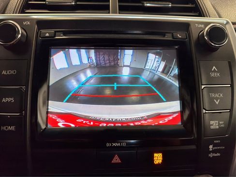 Used 2017 Toyota Camry SE w/ Moonroof Package FWD image 29