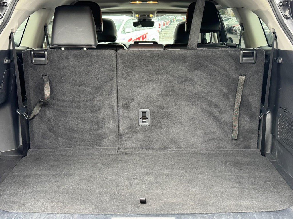 Used 2023 Toyota Highlander XLE FWD image 7