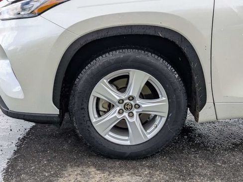 Used 2020 Toyota Highlander L FWD image 12