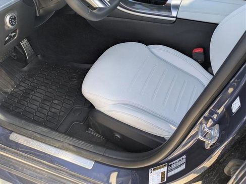 New 2025 Mercedes-Benz C 300 4MATIC Sedan image 4