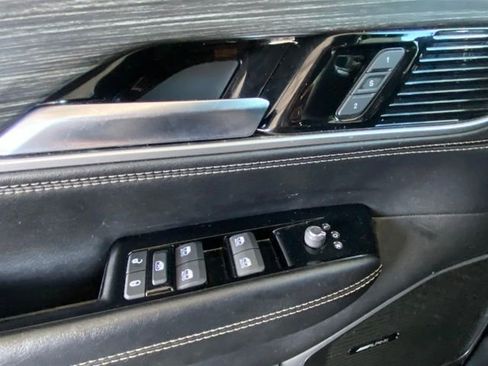 Used 2024 Jeep Wagoneer Series II w/ Flexible Seating Group image 19