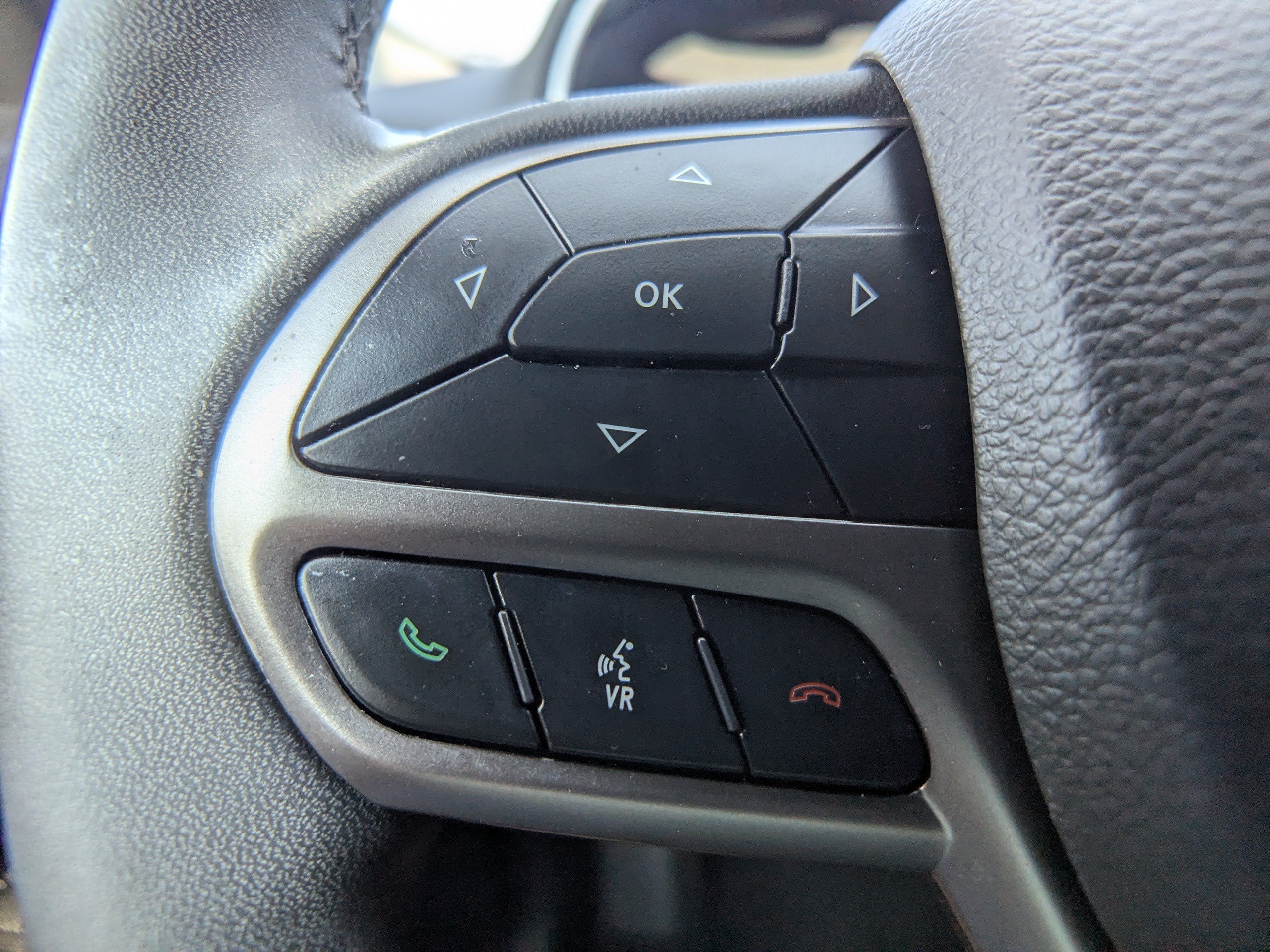Used 2022 Jeep Cherokee Limited AWD/4WD image 25