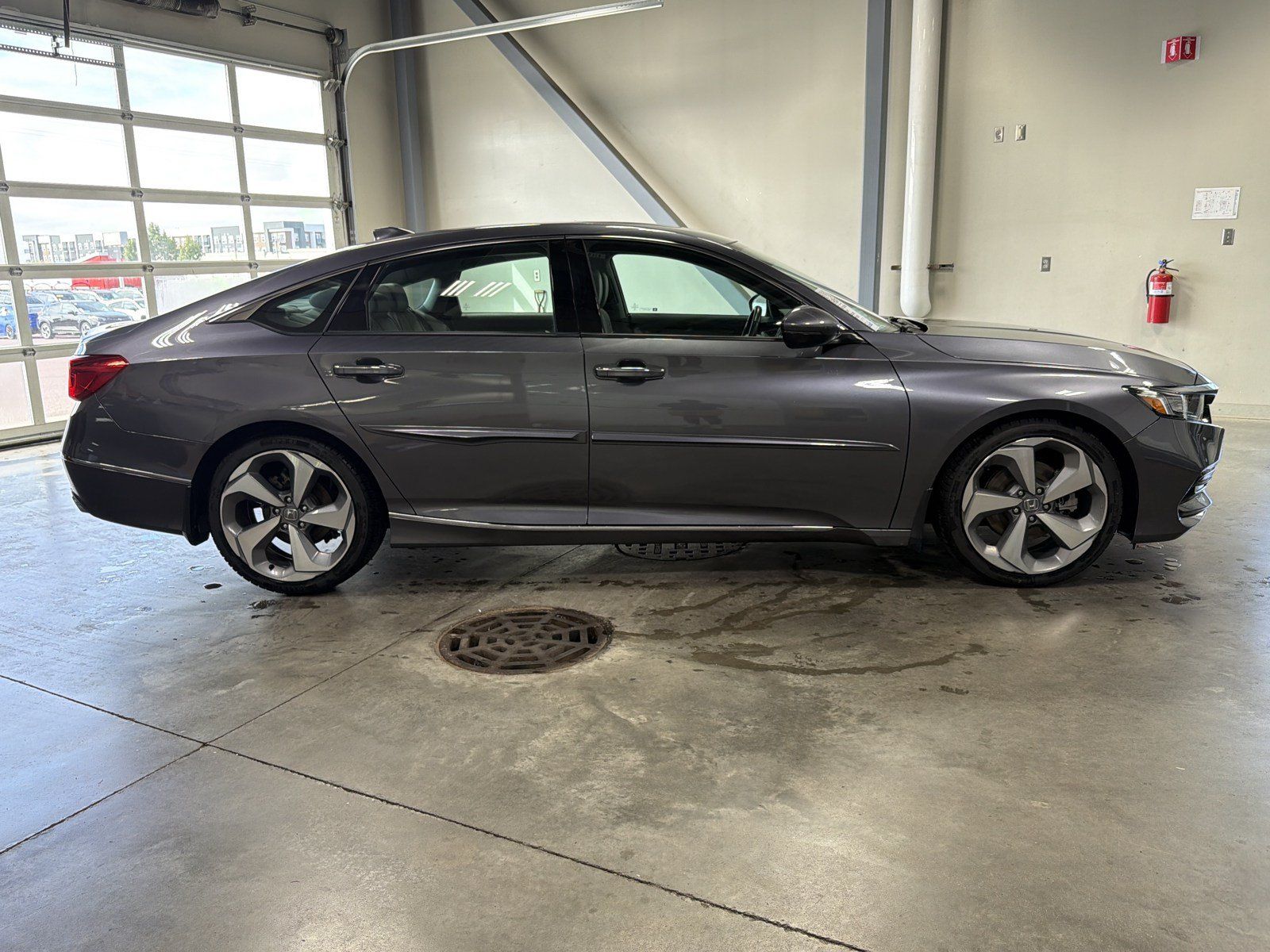 Used 2018 Honda Accord Touring image 9