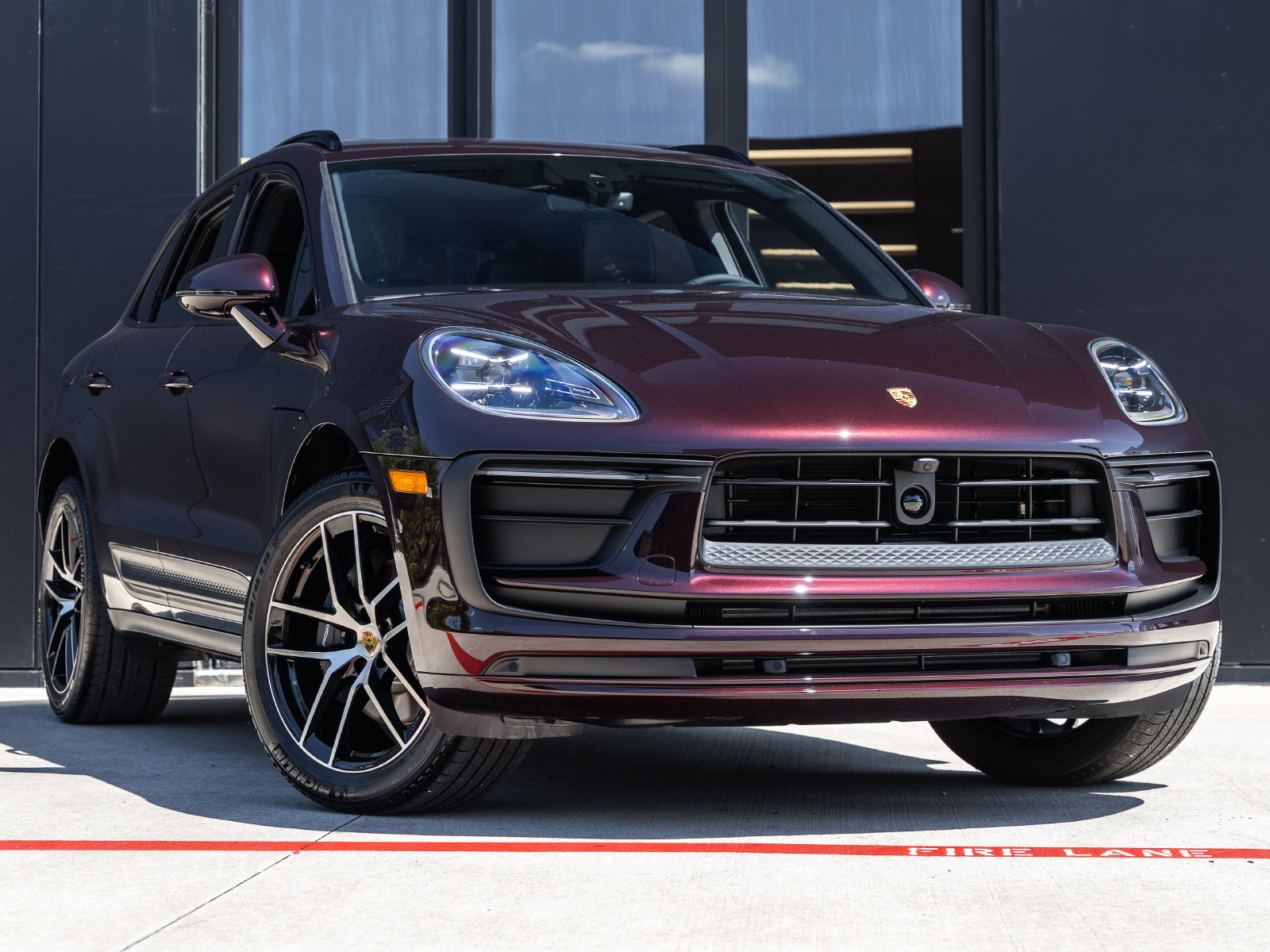 Certified 2026 Porsche Macan AWD/4WD image 6