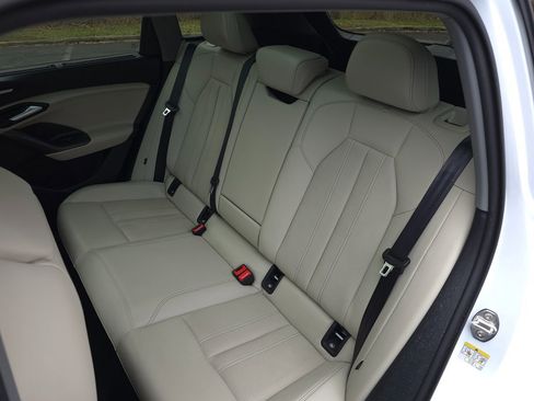 Used 2025 Audi Q6 e-tron Premium Plus image 16