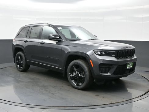 New 2025 Jeep Grand Cherokee Altitude AWD/4WD image 8