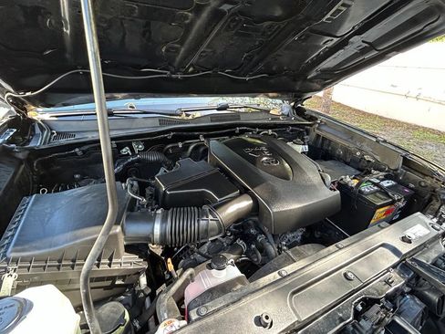 Used 2018 Toyota Tacoma SR5 RWD image 26
