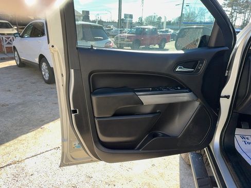 Used 2017 Chevrolet Colorado LT w/ LT Convenience Package image 12