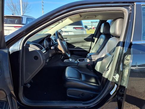 Used 2019 Chrysler 300 Touring L w/ Quick Order Package 22F image 14