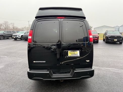Used 2021 Chevrolet Express 2500 Extended w/ Enhanced Convenience Package image 5