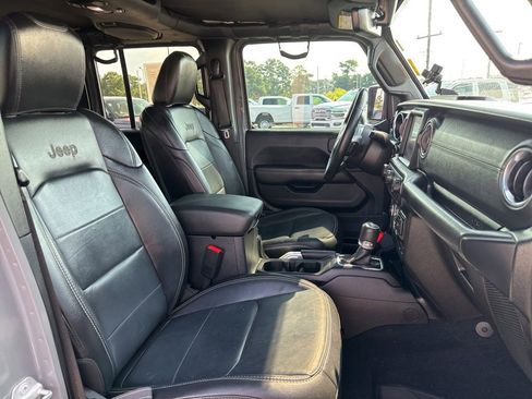 Used 2018 Jeep Wrangler Unlimited Sahara w/ Quick Order Package 24M Moab image 30