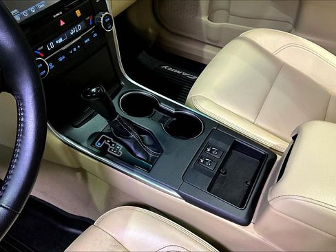 Used 2016 Toyota Camry XLE w/ Moonroof Package image 17