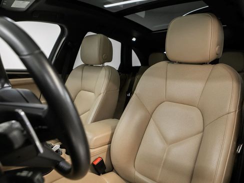 Certified 2023 Porsche Macan S AWD/4WD image 5