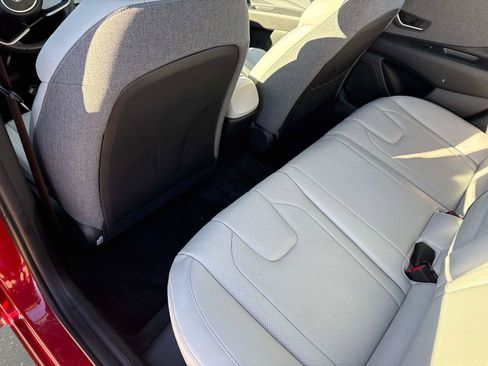 Used 2023 Hyundai Elantra Limited image 14