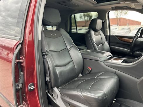 Used 2019 Cadillac Escalade Premium Luxury image 12