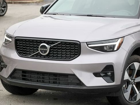 Certified 2026 Volvo XC40 B5 Plus AWD/4WD image 22