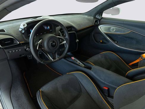 Used 2024 McLaren Artura image 23