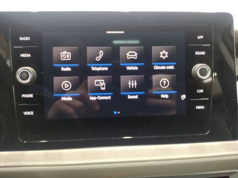 New 2025 Volkswagen Taos SE image 27