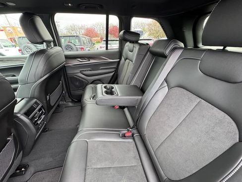 New 2026 Jeep Grand Cherokee Altitude AWD/4WD image 43