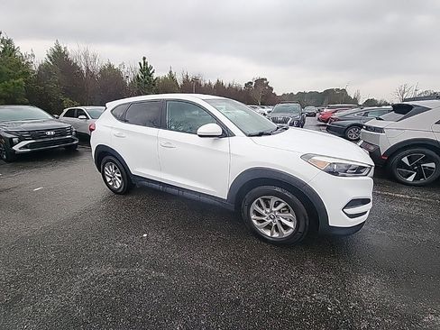 Used 2018 Hyundai Tucson SE image 3