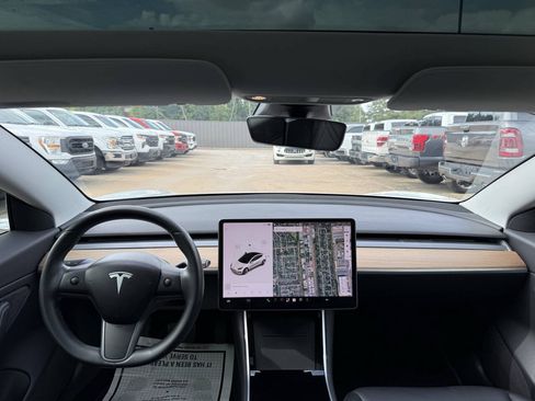 Used 2018 Tesla Model 3 Long Range RWD image 17