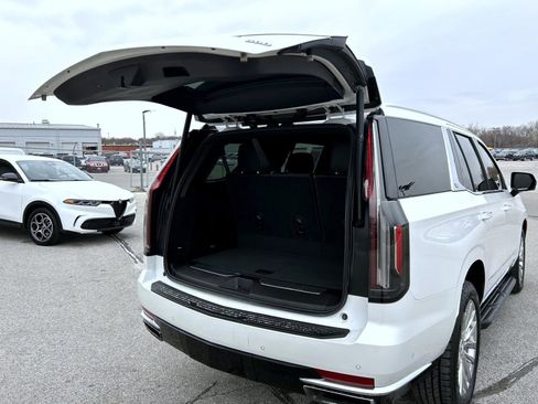 Used 2021 Cadillac Escalade Premium Luxury w/ Performance Package image 22