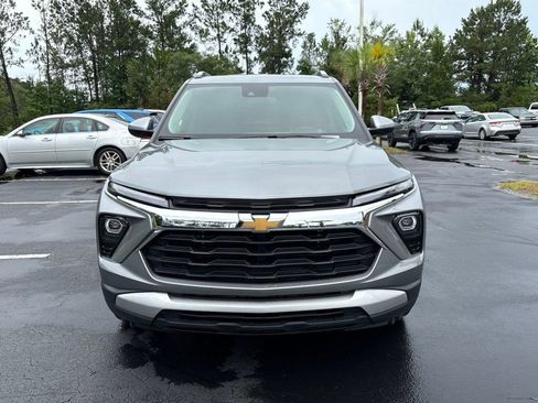 Used 2025 Chevrolet TrailBlazer LT w/ Driver Confidence Package FWD image 2