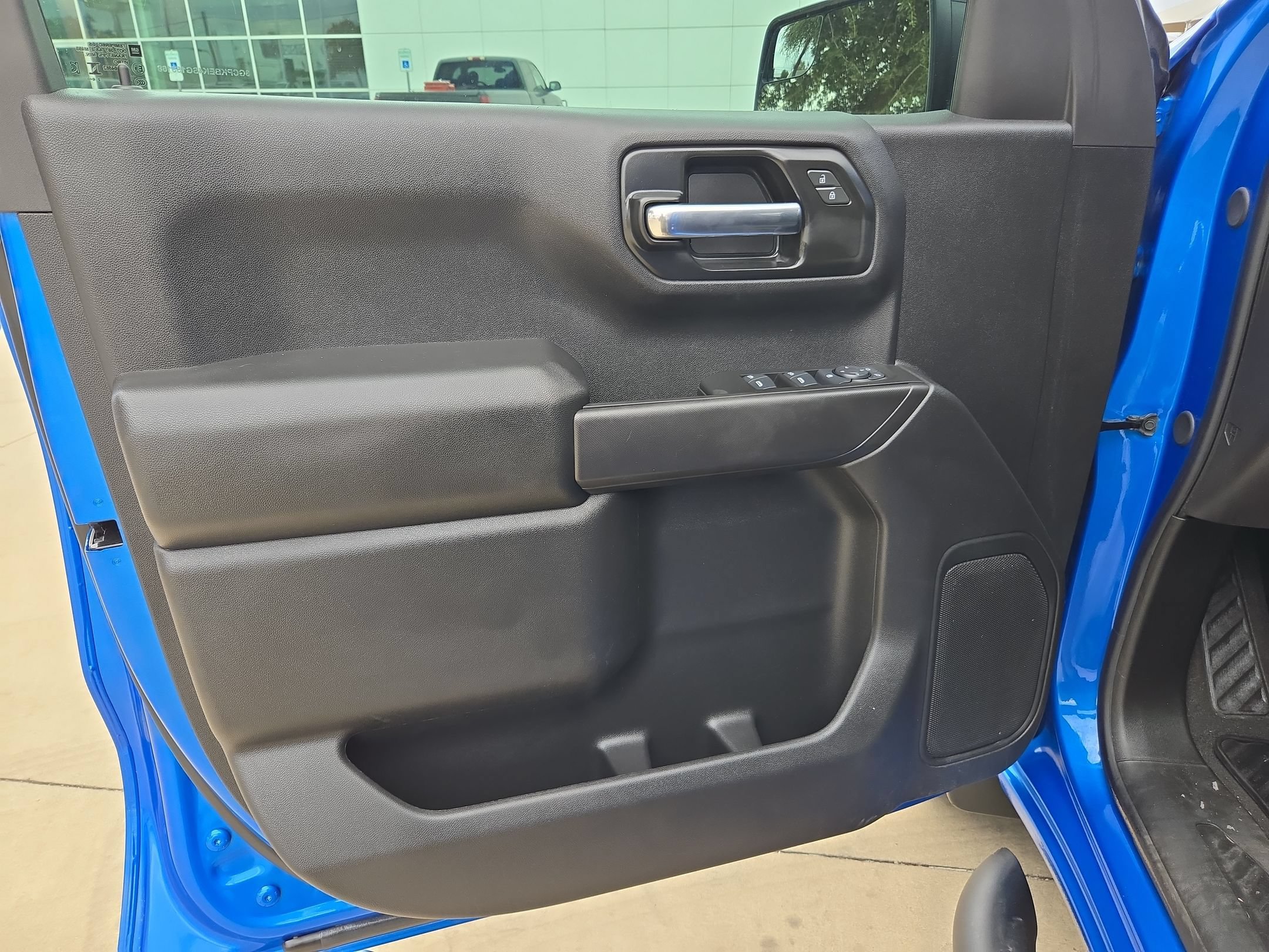 Certified 2025 Chevrolet Silverado 1500 Custom w/ Turbomax Blackout Package AWD/4WD image 11