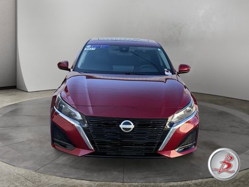 Used 2023 Nissan Altima 2.5 SL FWD image 2