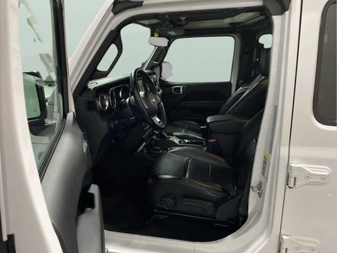 Used 2020 Jeep Wrangler Unlimited Sahara image 11