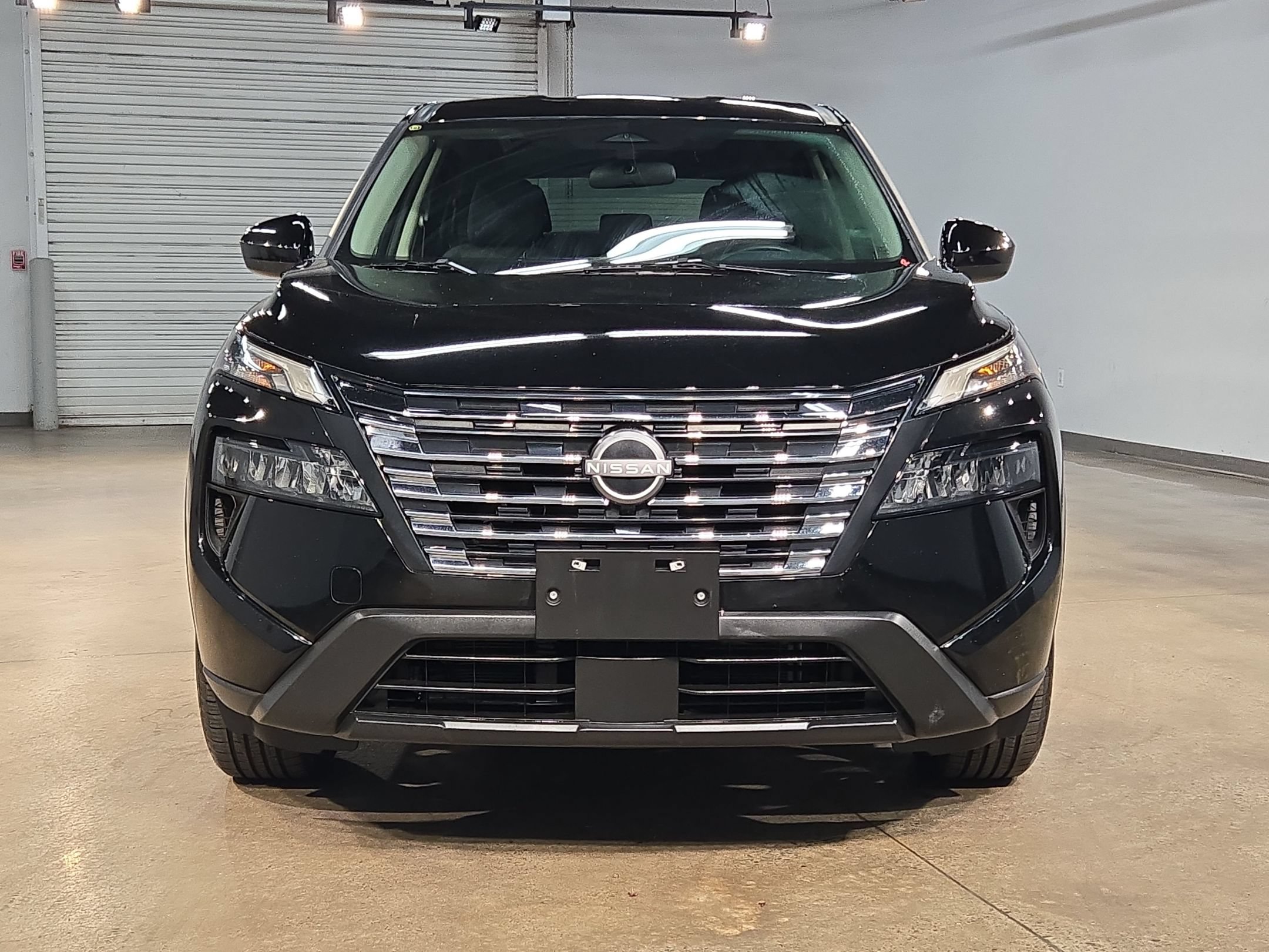 Used 2025 Nissan Rogue SV FWD image 2